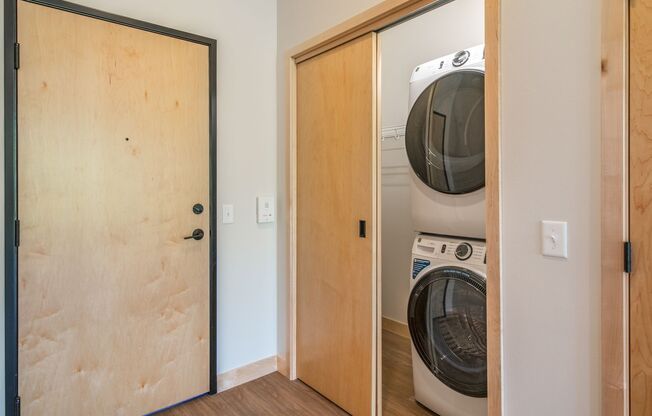 Studio, 1 bath, 466 sqft, $1,460, Unit 128