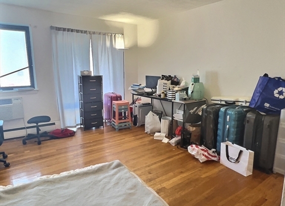 Studio, 1 bath, 999 sqft, $1,995, Unit 24