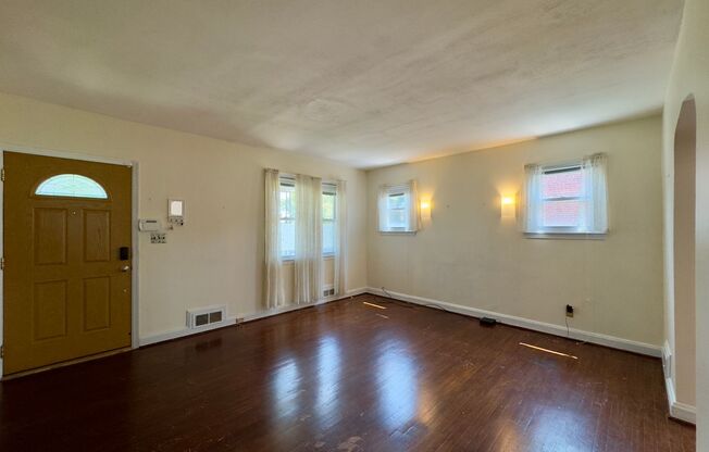 Charming 3 Bedroom/2 Bathroom Apartment in Woodlea Neighborhood, MD!