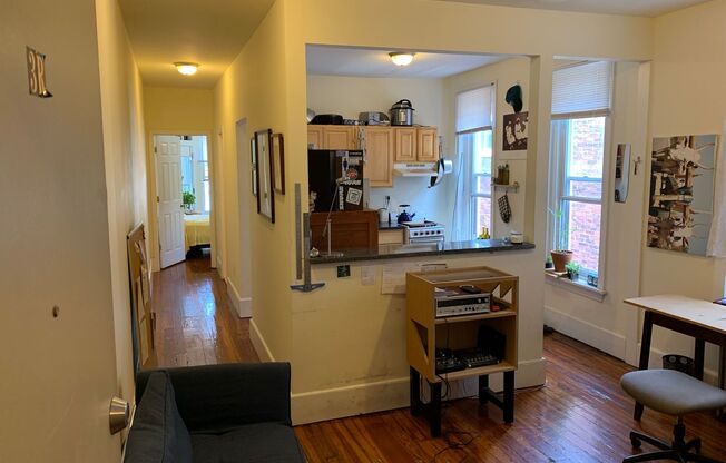 Amazing 1BR/1BA Apartment in University City! Available NOW!