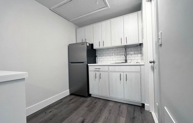 Studio, 1 bath, 288 sqft, $750, Unit 2035 Pine Needle Ct-R+