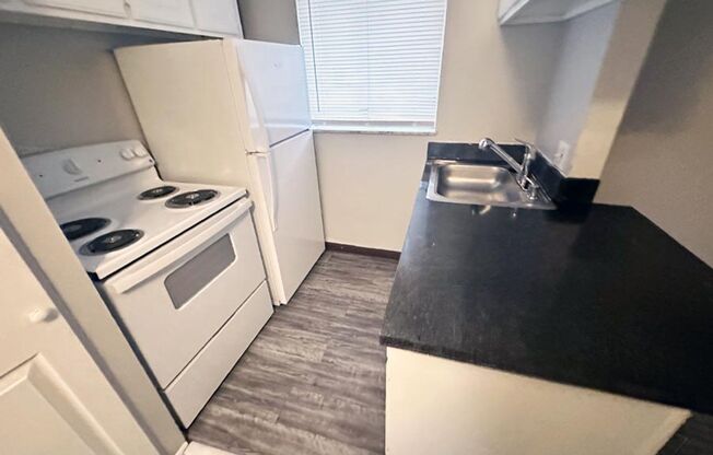 1 bed, 1 bath, 560 sqft, $825, Unit 611-13