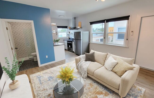 Renovated Studio with Bathroom In Jefferson Park