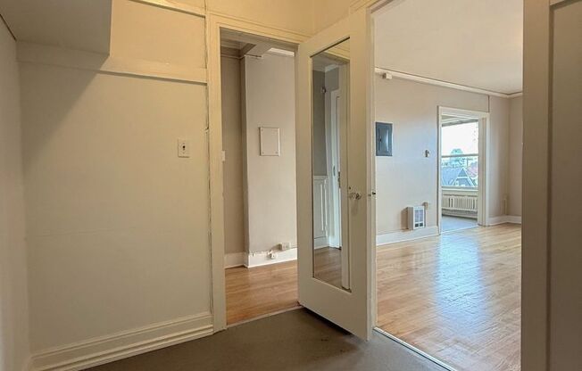 Studio, 1 bath, 460 sqft, $1,425, Unit 105