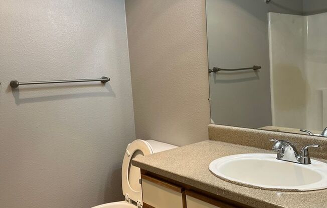 2 beds, 1 bath, 870 sqft, $1,550, Unit 223-78