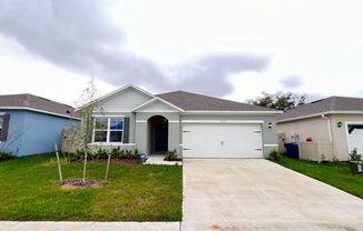 Spacious 3-Bedroom Home in Davenport with Included Internet & Security!