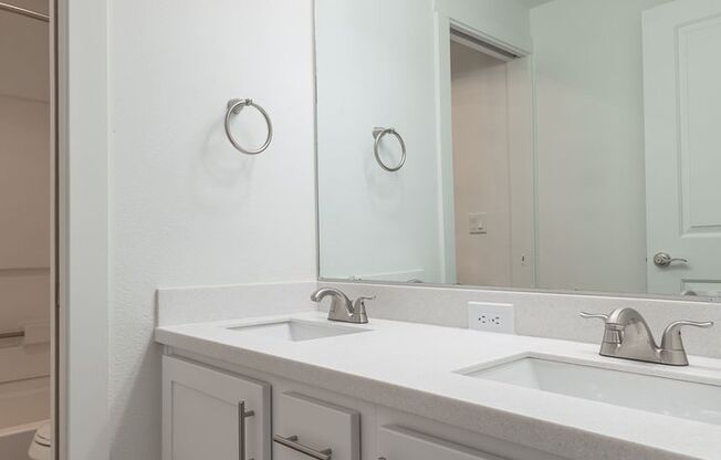 2 beds, 1 bath, $1,650, Unit 234