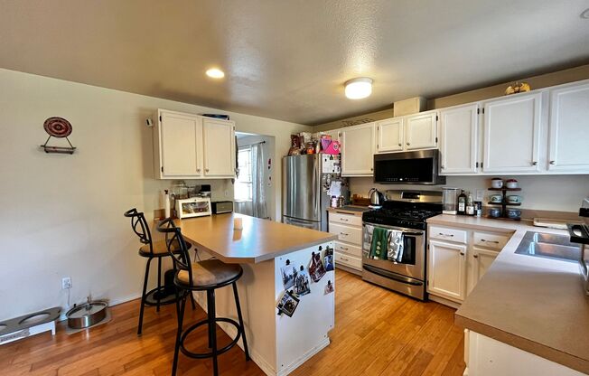 Pet Friendly Home Close to Everything