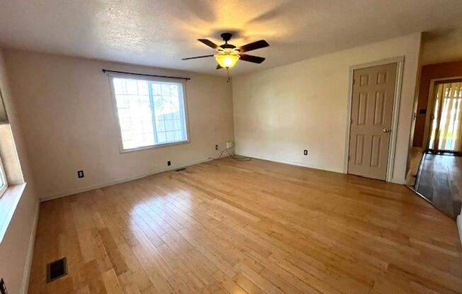 $500 off first full month 4-bedroom 2.5 Bath McMinnville OR 97128