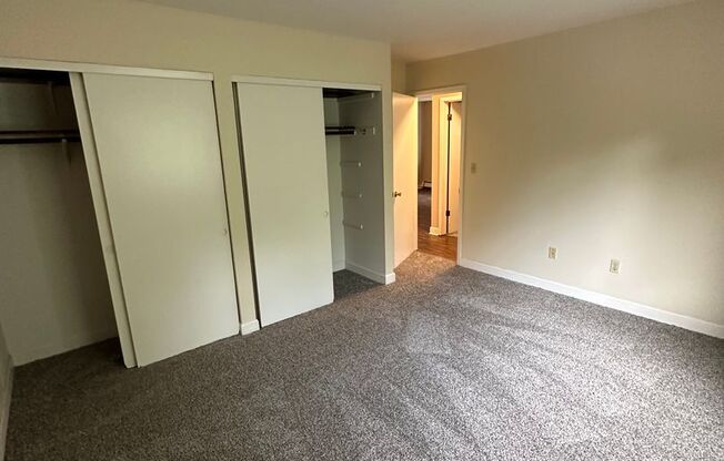 2 beds, 1 bath, $1,395, Unit 216
