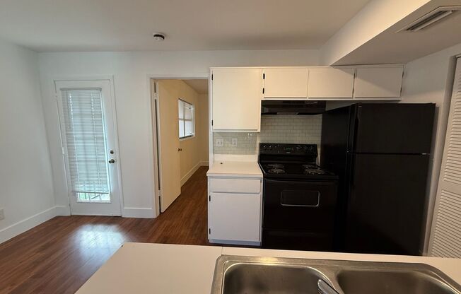 2 beds, 1 bath, $1,875