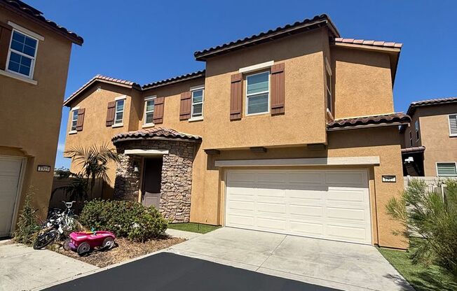 Charming 3BR Home with Modern Kitchen, Versatile Loft, & Private Backyard