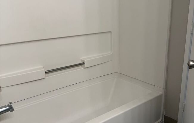 3 beds, 2.5 baths, 1,564 sqft, $2,350, Unit 04-101