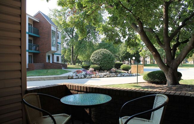 2 beds, 1.5 baths, 963 sqft, $1,240, Unit T-07