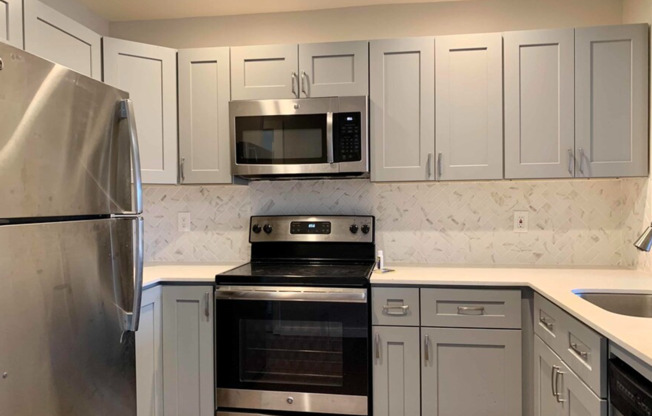 1 bed, 1 bath, 610 sqft, $1,795, Unit 611