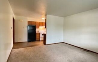 2 beds, 1 bath, $895, Unit Apt B