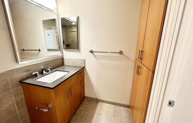 1 bed, 1 bath, $2,725, Unit 205