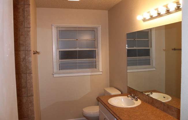 3 beds, 2 baths, $1,100