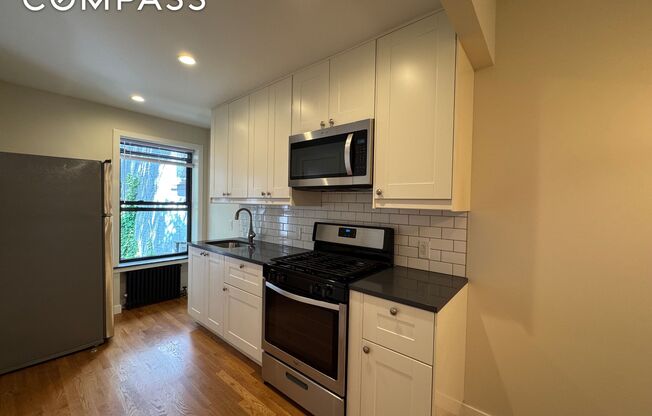 429 E 9 ST
