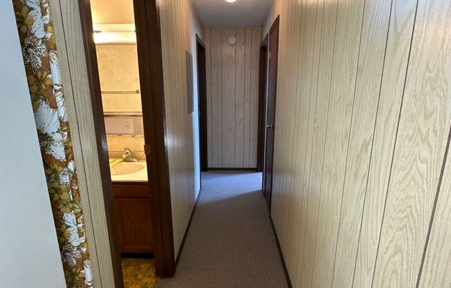 2 beds, 1 bath, $525, Unit 7