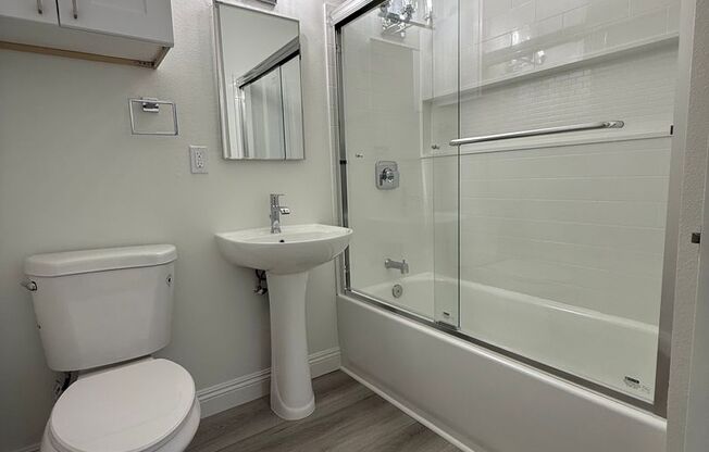 2 beds, 1 bath, 850 sqft, $2,325, Unit 9185-10