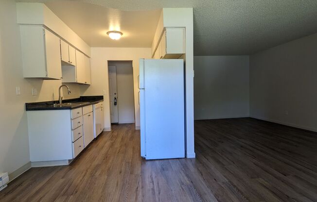 2 beds, 1 bath, 750 sqft, $1,395, Unit #01