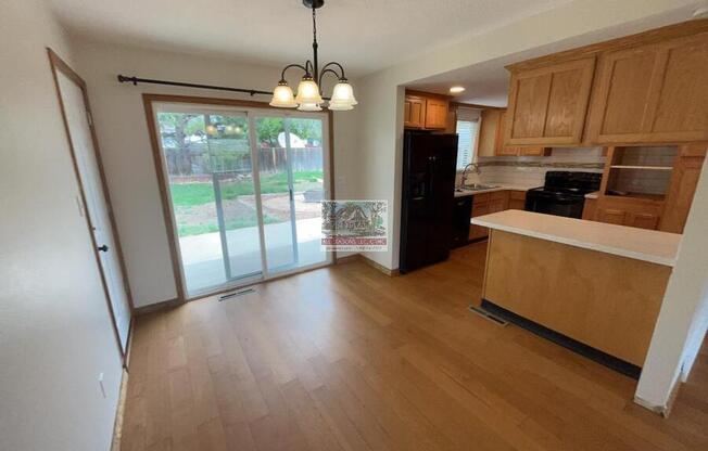 4715 LA CRESTA DR