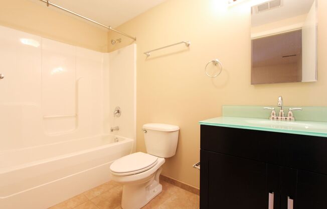 2 beds, 2.5 baths, 1,700 sqft, $1,950, Unit 410