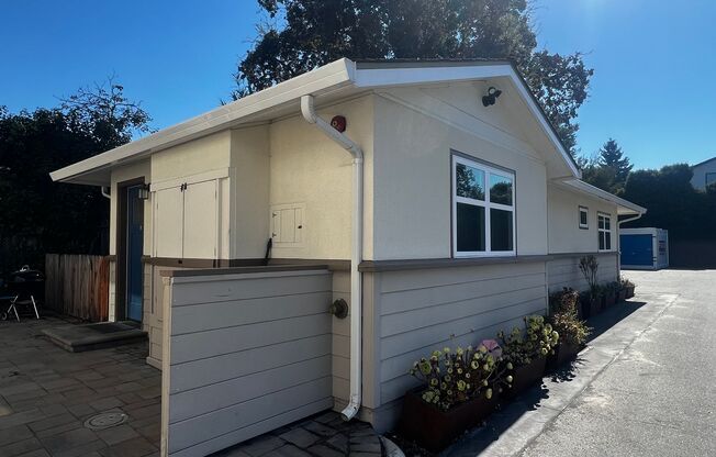 2025 Avy Ave, Menlo Park, CA 94025