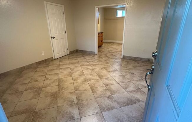 2 beds, 1 bath, $1,185, Unit 1154 #2 (Bottom Unit)