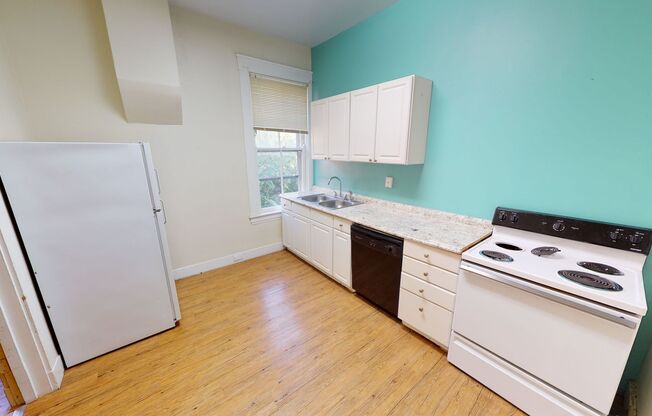 2 beds, 1 bath, $1,395, Unit 30 2