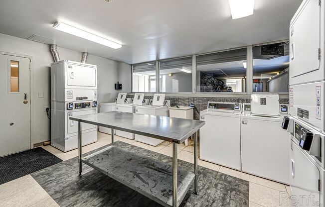 2 beds, 1.5 baths, 1,095 sqft, $1,560, Unit 1004