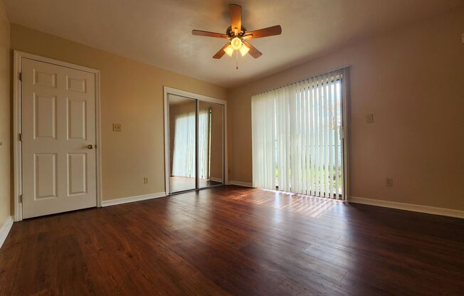 2 beds, 1 bath, 898 sqft, $1,100, Unit 230B NE 40 LN