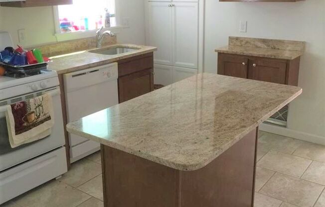 Providence/Smith Hill – Two bed First Floor $1,550