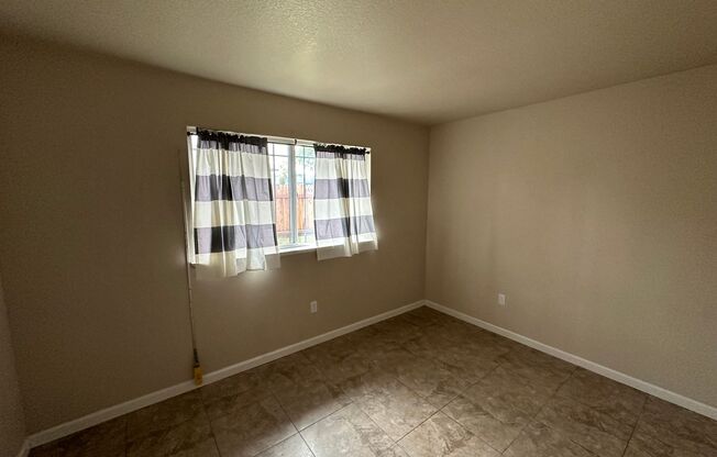 892 Edgewood Ave - 1/2 OFF FIRST MONTH'S RENT