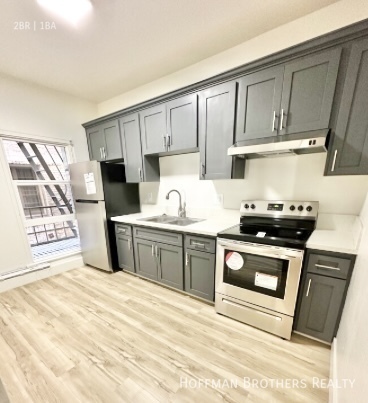 752 S MARIPOSA AVE