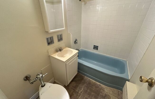 1 bed, 1 bath, $905, Unit 404