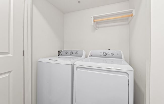 2 beds, 2 baths, 880 sqft, $1,599, Unit 660-102