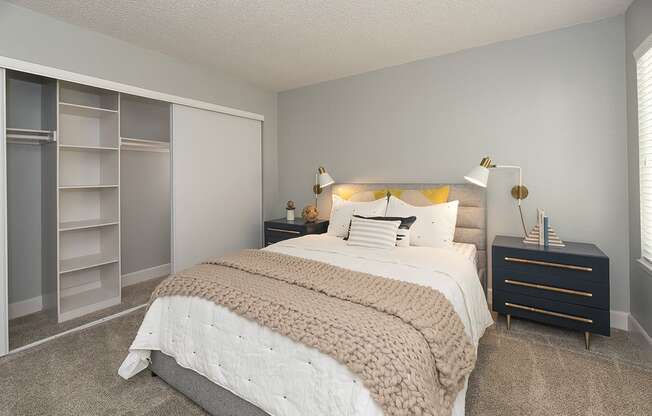 Bedroom with closet l Vue at the Lake in Sacramento