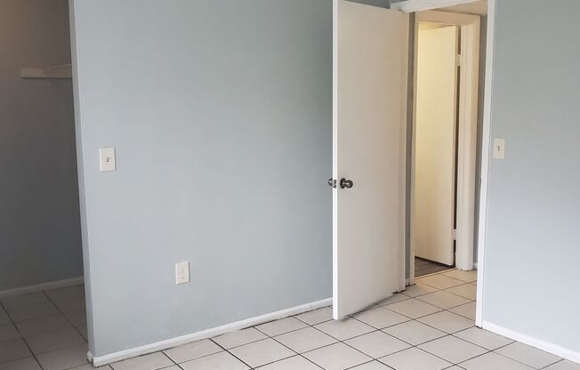 Nice upgraded 1bed/1bath condo conveniently located near busch garden's!