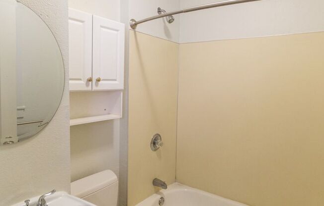 Studio, 1 bath, 400 sqft, $975, Unit 408