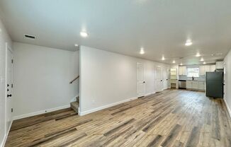 3 beds, 2.5 baths, 1,287 sqft, $1,900, Unit 1001 B S. 26th