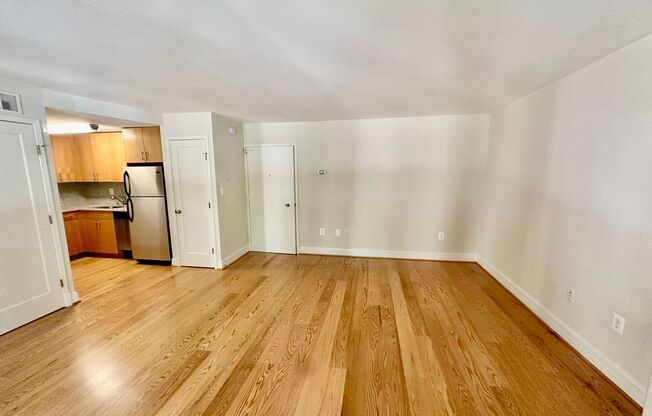 1 bed, 1 bath, 600 sqft, $3,100, Unit 0127