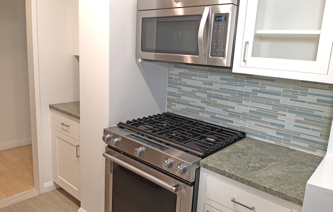 1 bed, 2 baths, $5,850, Unit PHA