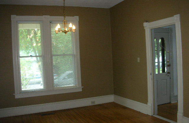 Fantastic South Side 3 Bedroom 2 Bath Home