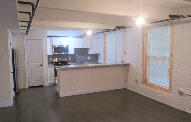 1 bed, 1 bath, 1,096 sqft, $2,050, Unit 108