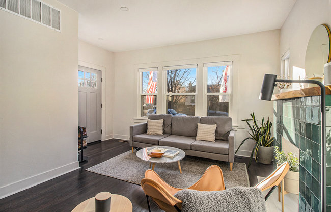 1404 N MEADE
