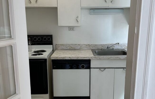 2 beds, 2 baths, 1,303 sqft, $2,165, Unit New King Edward  502