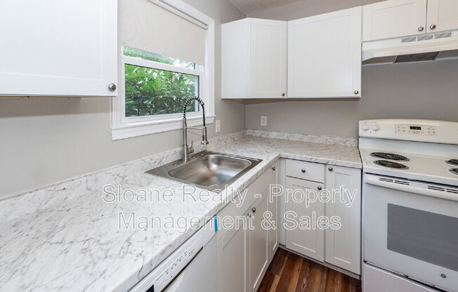 854 COLONY DR