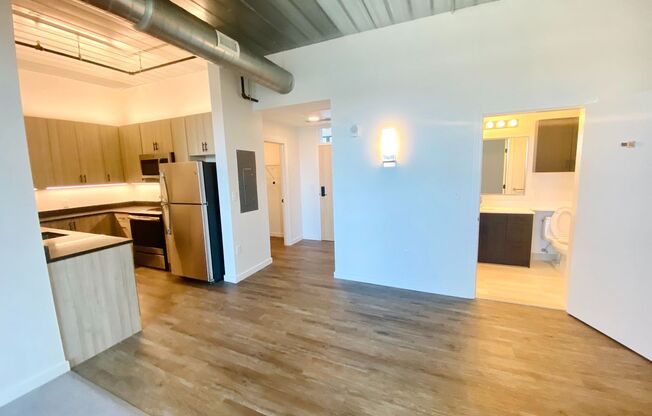 2 beds, 1 bath, 835 sqft, $2,195, Unit Unit 402